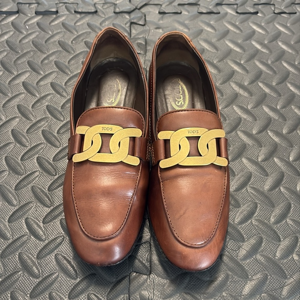 Tod's Women’s Leather Loafers with Gold Chain size 36.5 - Picture 6 of 11